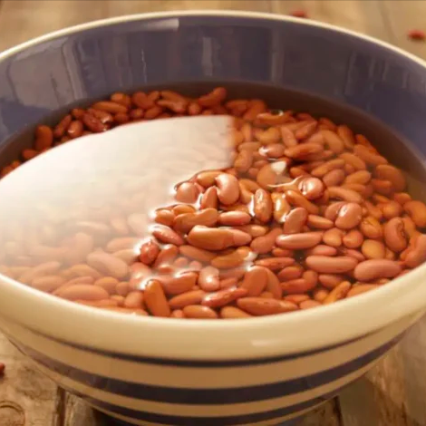 Quanto tempo o feijão deve ficar de molho antes de cozinhar?